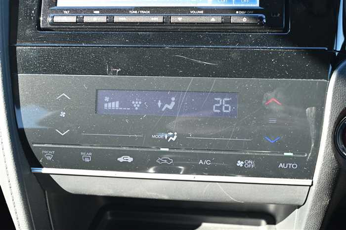 2015 Honda SHUTTLE HYBRID DAA-GP7 (UW-69a6941789641)[20]