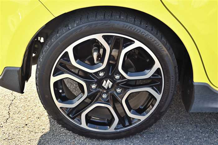 2018 Suzuki Swift CBA-ZC33S (UW-69a69418366b3)[8]