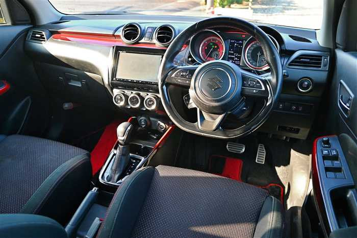 2018 Suzuki Swift CBA-ZC33S (UW-69a69418366b3)[10]