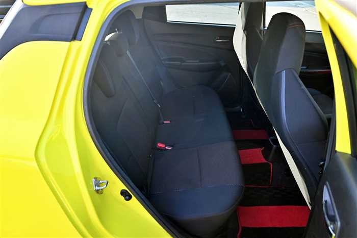 2018 Suzuki Swift CBA-ZC33S (UW-69a69418366b3)[11]