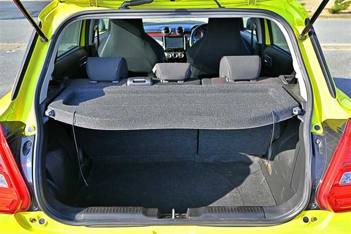 2018 Suzuki Swift CBA-ZC33S (UW-69a69418366b3)[12]