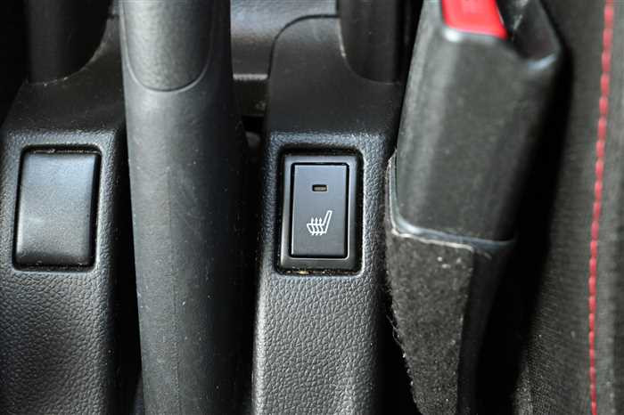 2018 Suzuki Swift CBA-ZC33S (UW-69a69418366b3)[18]