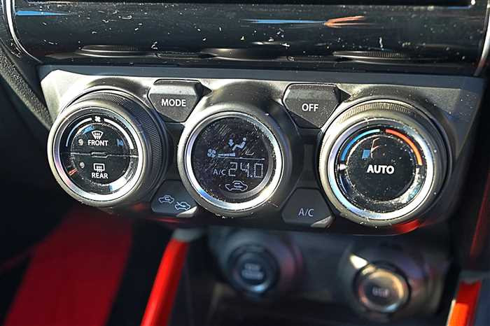 2018 Suzuki Swift CBA-ZC33S (UW-69a69418366b3)[20]