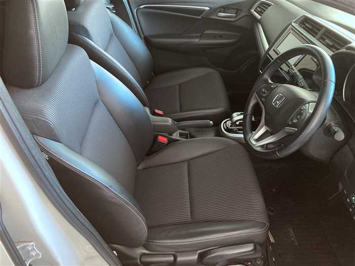 2018 Honda Fit Hybrid DAA-GP5 (UW-69a6941920d90)[9]