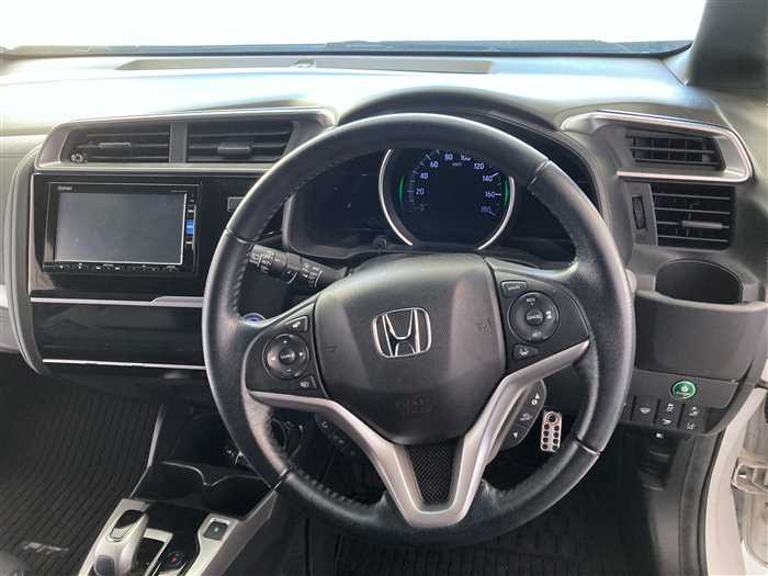 2018 Honda Fit Hybrid DAA-GP5 (UW-69a6941920d90)[16]