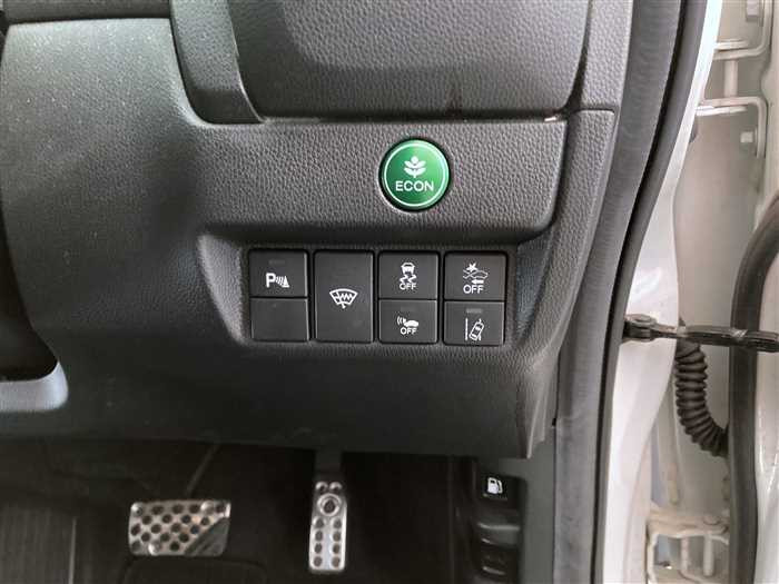 2018 Honda Fit Hybrid DAA-GP5 (UW-69a6941920d90)[17]