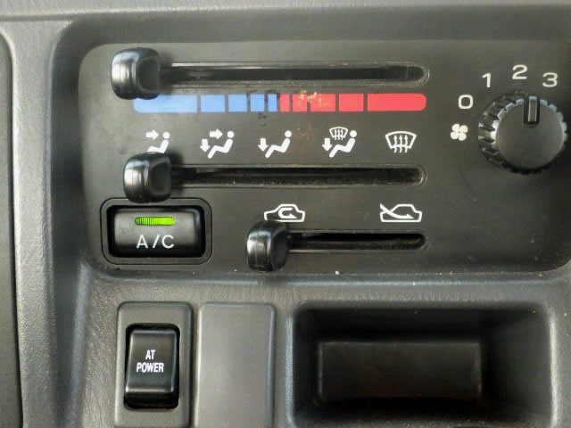 2000 Subaru Sambar TT2 (UW-699fcb94edc95)[12]