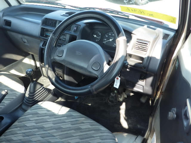 2001 Daihatsu Hijet Truck S210P (UW-699fe7cb7753e)[10]