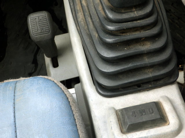 2000 Mitsubishi Minicab Truck U62T (UW-69a6b8f2807d7)[14]