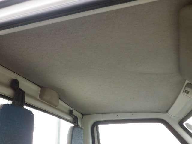 2000 Mitsubishi Minicab Truck U62T (UW-69a6b8f2807d7)[17]