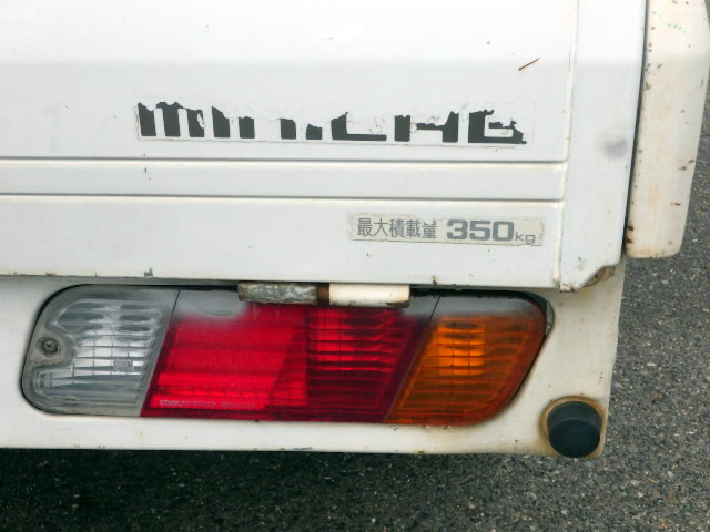 2000 Mitsubishi Minicab Truck U62T (UW-69a6b8f2807d7)[31]