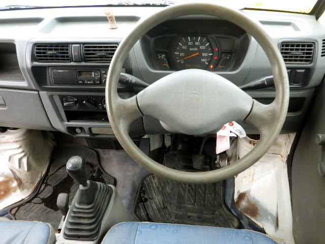 2000 Mitsubishi Minicab Truck U62T (UW-69a6b8f2807d7)[4]