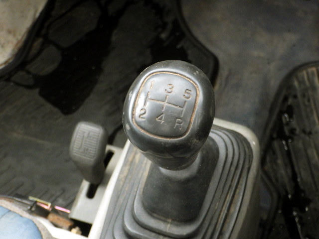 2000 Mitsubishi Minicab Truck U62T (UW-69a6b8f2807d7)[13]