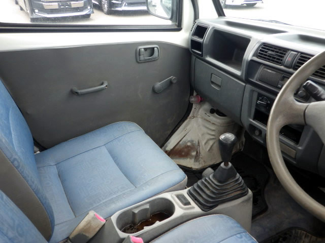 2000 Mitsubishi Minicab Truck U62T (UW-69a6b8f2807d7)[8]