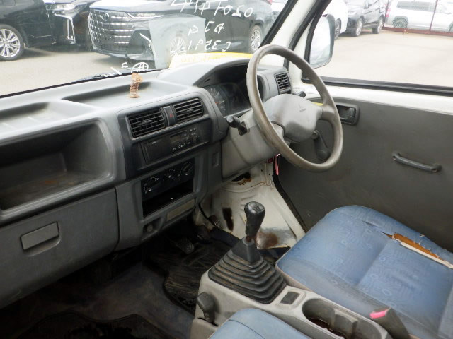 2000 Mitsubishi Minicab Truck U62T (UW-69a6b8f2807d7)[9]