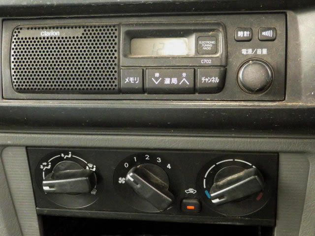 2000 Mitsubishi Minicab Truck U62T (UW-69a6b8f2807d7)[11]