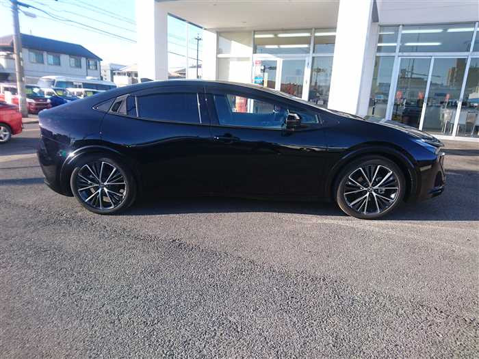 2025 Toyota Prius MXWH60 (UW-69ad001fcb469)[8]