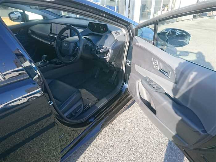 2025 Toyota Prius MXWH60 (UW-69ad001fcb469)[9]