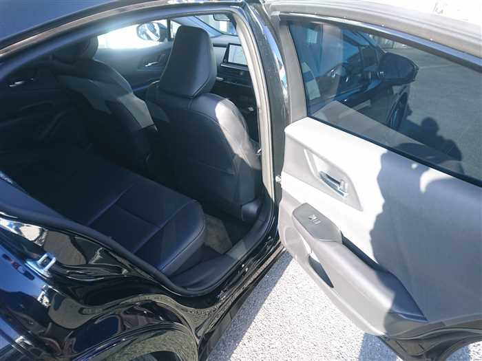 2025 Toyota Prius MXWH60 (UW-69ad001fcb469)[10]