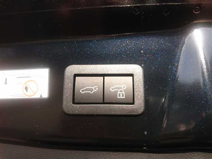 2025 Toyota Prius MXWH60 (UW-69ad001fcb469)[14]