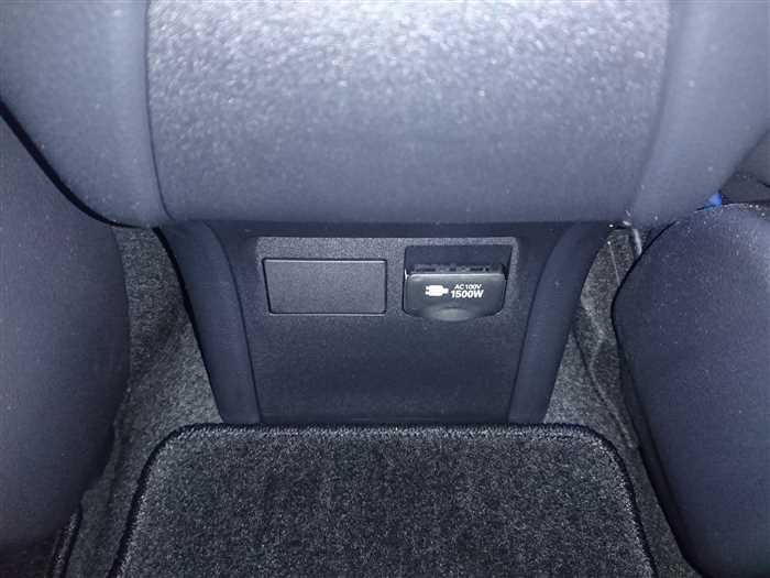 2025 Toyota Prius MXWH60 (UW-69ad001fcb469)[15]