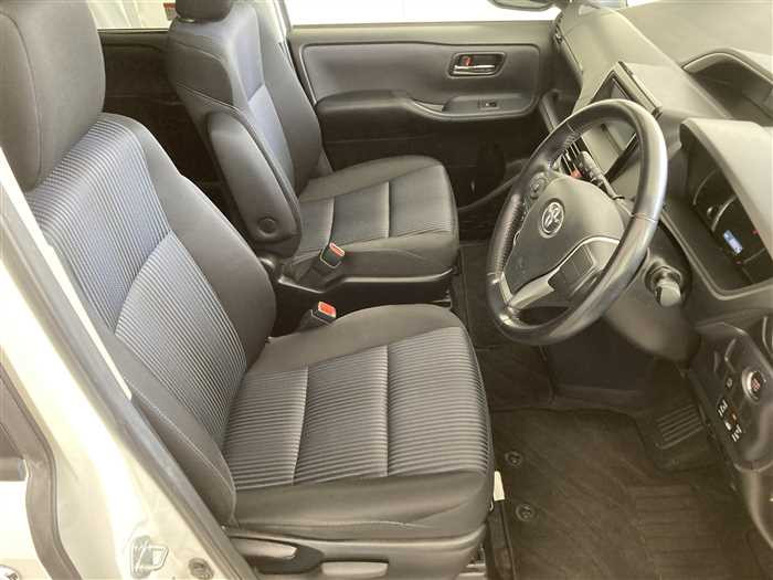 2015 Toyota Voxy DBA-ZRR80W (UW-69ad00223f686)[9]