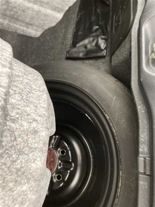 2015 Toyota Voxy DBA-ZRR80W (UW-69ad00223f686)[13]