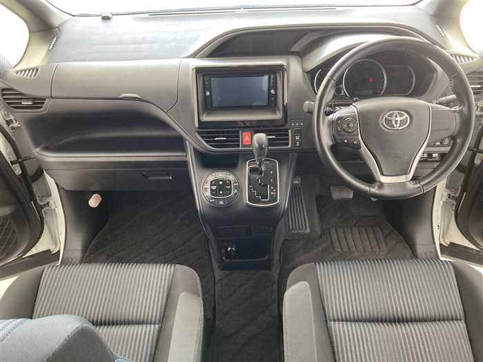 2015 Toyota Voxy DBA-ZRR80W (UW-69ad00223f686)[17]