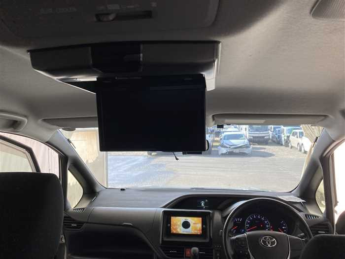 2015 Toyota Voxy DBA-ZRR80W (UW-69ad00223f686)[24]