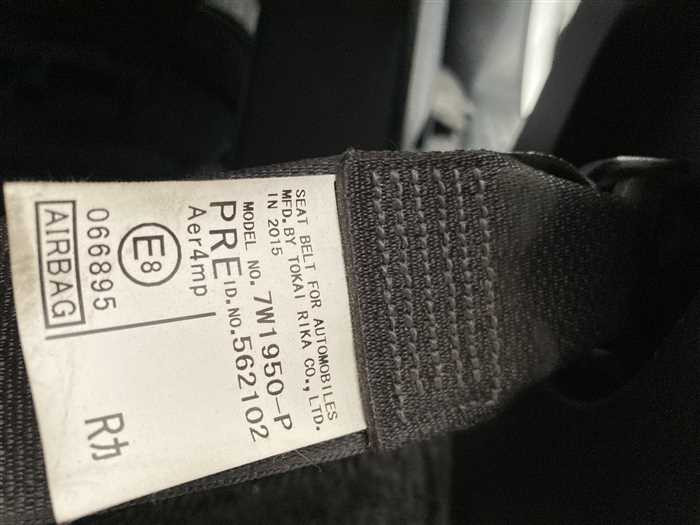 2015 Toyota Voxy DBA-ZRR80W (UW-69ad00223f686)[25]