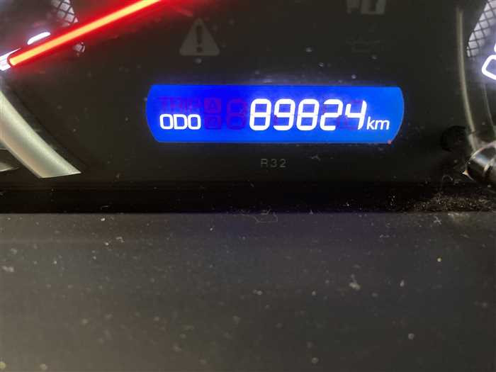 2015 Toyota Voxy DBA-ZRR80W (UW-69ad00223f686)[27]