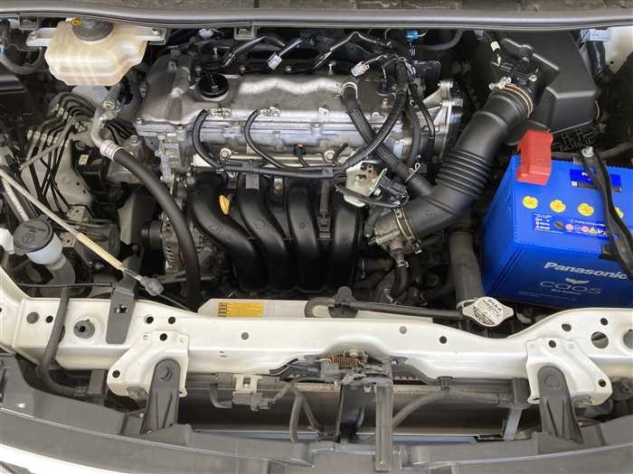 2015 Toyota Voxy DBA-ZRR80W (UW-69ad00223f686)[28]