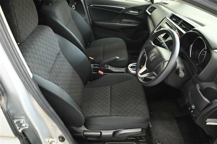 2017 Honda Fit DBA-GK3 (UW-69a693f130418)[8]