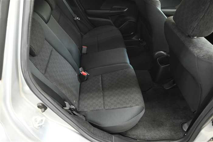 2017 Honda Fit DBA-GK3 (UW-69a693f130418)[9]