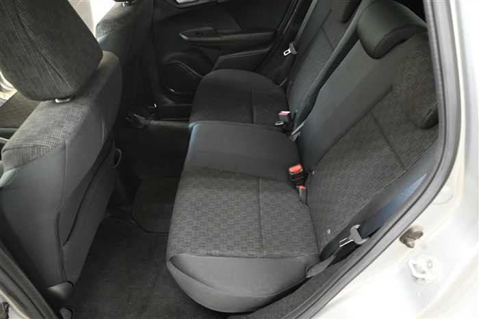 2017 Honda Fit DBA-GK3 (UW-69a693f130418)[12]