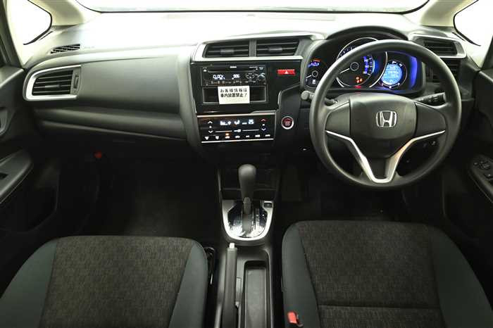 2017 Honda Fit DBA-GK3 (UW-69a693f130418)[14]