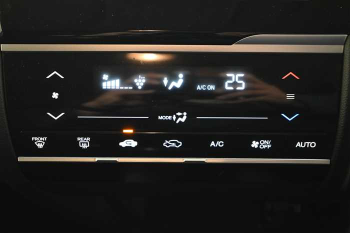 2017 Honda Fit DBA-GK3 (UW-69a693f130418)[16]