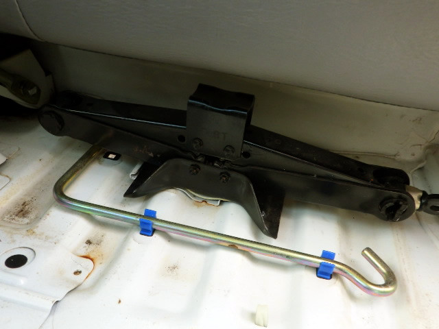 2000 Subaru Sambar TT1 (UW-69aa8c528739f)[19]