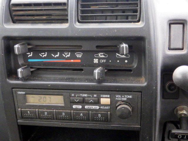 1994 Mitsubishi Minicab Truck U42T (UW-69aa8fa55e165)[13]