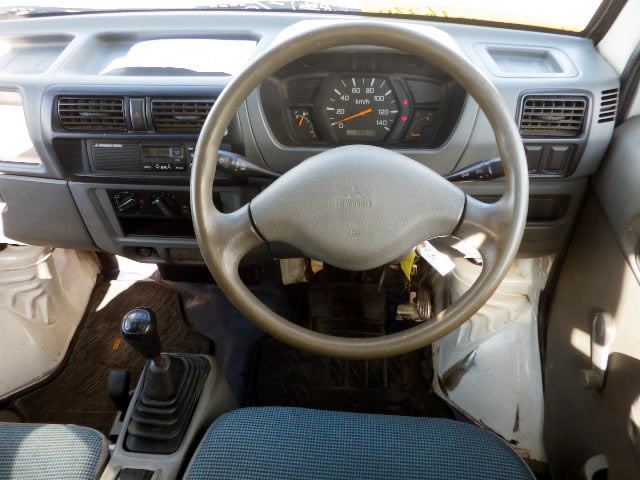 1999 Mitsubishi Minicab Truck U62T (UW-69c22df1a9378)[4]