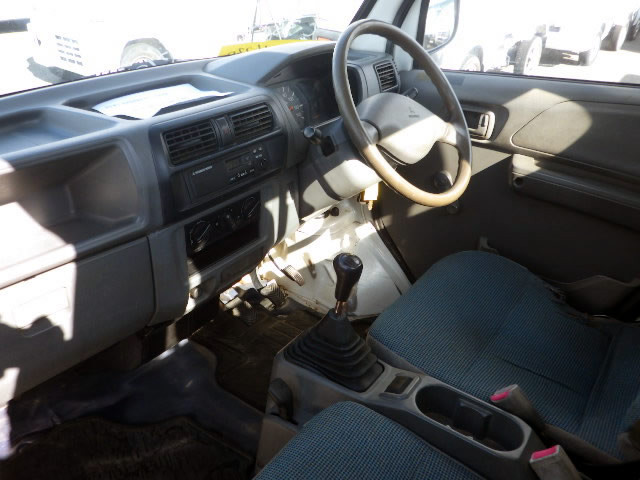 1999 Mitsubishi Minicab Truck U62T (UW-69c22df1a9378)[9]