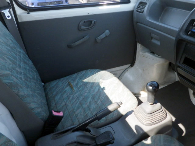 1999 Suzuki Carry Truck DB52T (UW-69c4e45f436e6)[9]