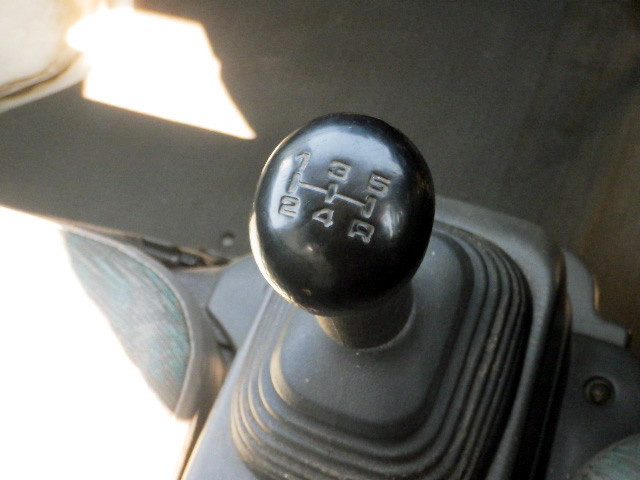 1999 Suzuki Carry Truck DB52T (UW-69c4e45f436e6)[14]