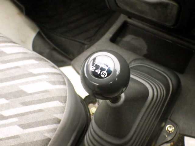 2001 Daihatsu Hijet Truck S200P (UW-69b264840439a)[13]