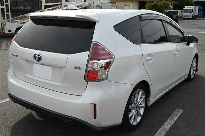 2014 Toyota Prius alpha DAA-ZVW40W (UW-69ad001022fe3)[1]