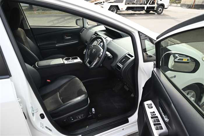 2014 Toyota Prius alpha DAA-ZVW40W (UW-69ad001022fe3)[8]