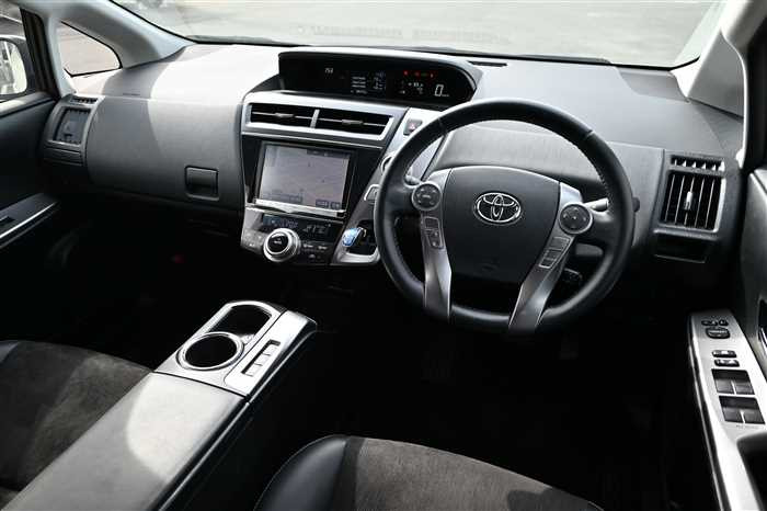 2014 Toyota Prius alpha DAA-ZVW40W (UW-69ad001022fe3)[9]