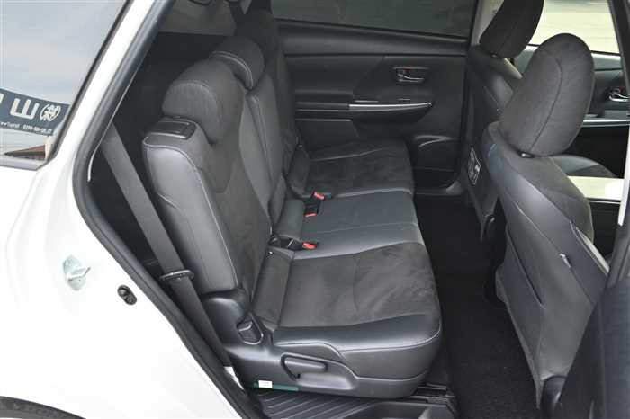 2014 Toyota Prius alpha DAA-ZVW40W (UW-69ad001022fe3)[10]