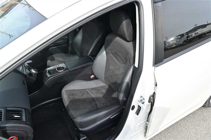 2014 Toyota Prius alpha DAA-ZVW40W (UW-69ad001022fe3)[12]