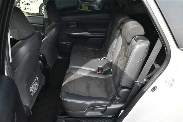 2014 Toyota Prius alpha DAA-ZVW40W (UW-69ad001022fe3)[13]